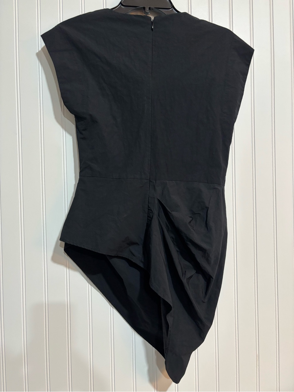 Natori Black Sleeveless Top with Subtle Boat Neck - Picture 3 of 6